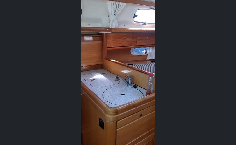 Bavaria 33 Cruiser-kuva-3